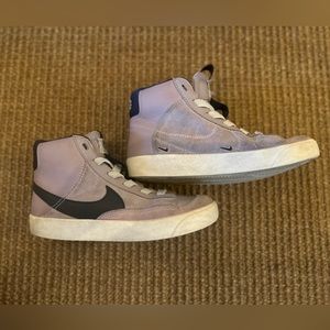 Nike Blazer Mid '77 SE D - size 1Y lavender black with elastic laces